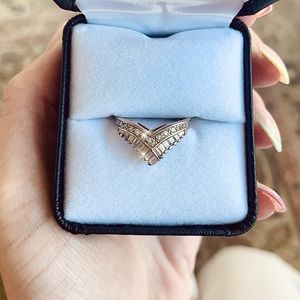 (SOLD ⛔️) 14K White Gold and Genuine Diamond Ring